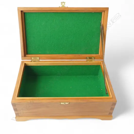 HANDMADE RIMU & KAURI BOX DOVETAILED AND INTERIOR VELVET LINED 255x155x110mm