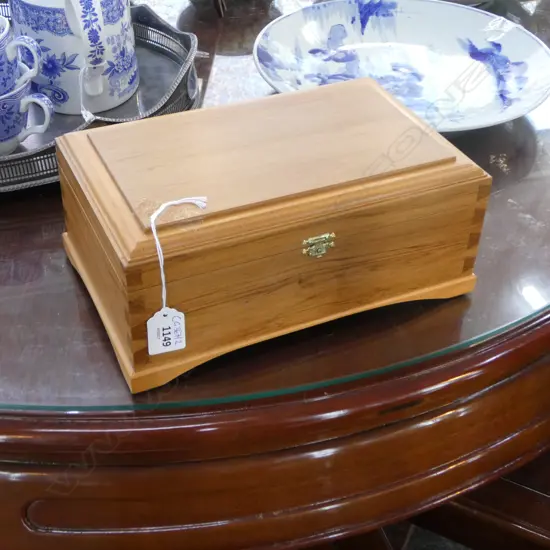 HANDMADE RIMU & KAURI BOX DOVETAILED AND INTERIOR VELVET LINED 275x175x115mm