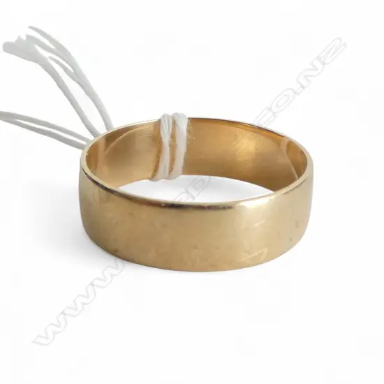 9ct GOLD WEDDING BAND 4.1gms SIZE X