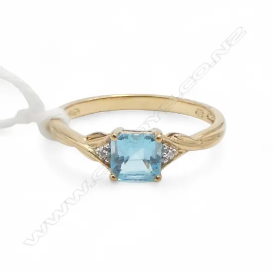 9ct BLUE TOPAZ & DIAMOND SET RING, 1.7gm, SIZE O