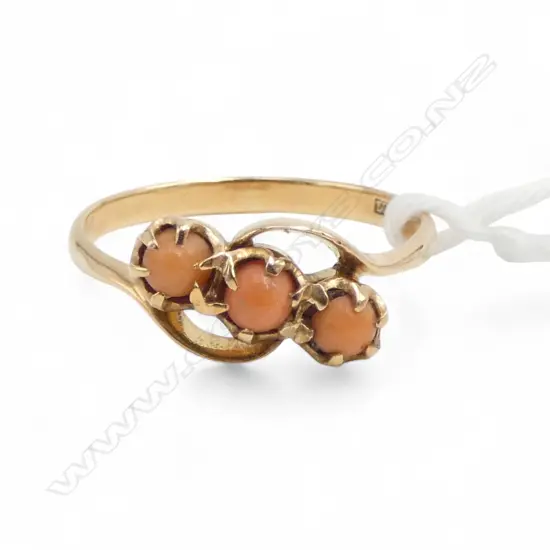15ct GOLD & 3 bead CORAL RING 2.82gms SIZE R