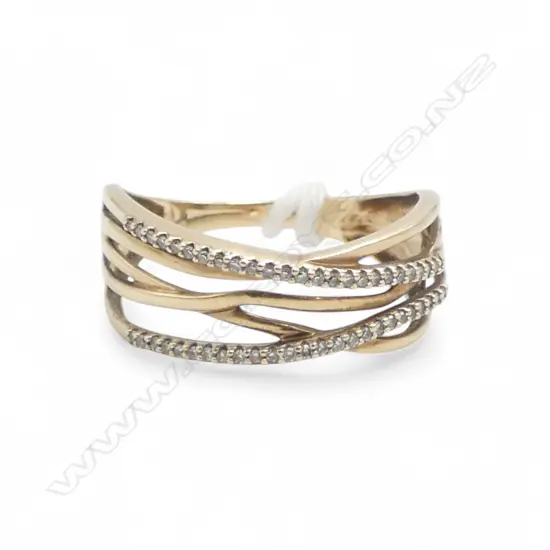 9ct DIAMOND SET CROSSOVER RING, 2.4gm SIZE O