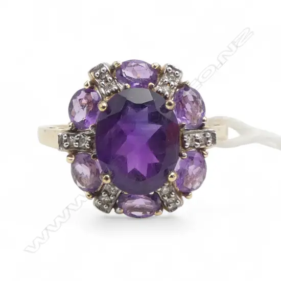 10ct AMETHYST/TINY DIAMOND SET RING, 2.6gm SIZE P1/2