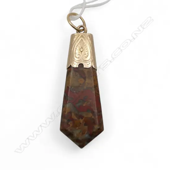 9CT GOLD AND AGATE PENDANT