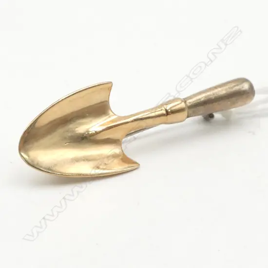 9CT & STG SILVER gardeners trowel BROOCH L.40mm 6.0gms