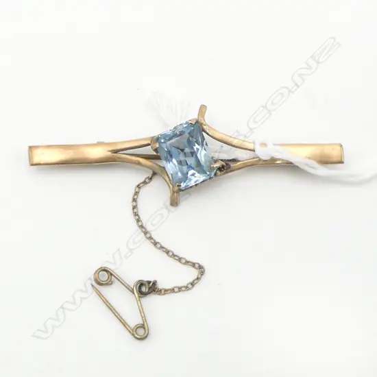 9ct BLUE TOPAZ BAR BROOCH 4.2gms