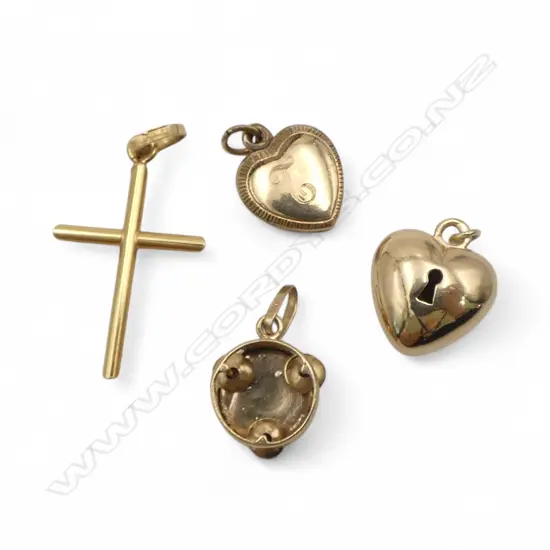 ASSORTED 9CT GOLD CHARMS ETC 7.15gms