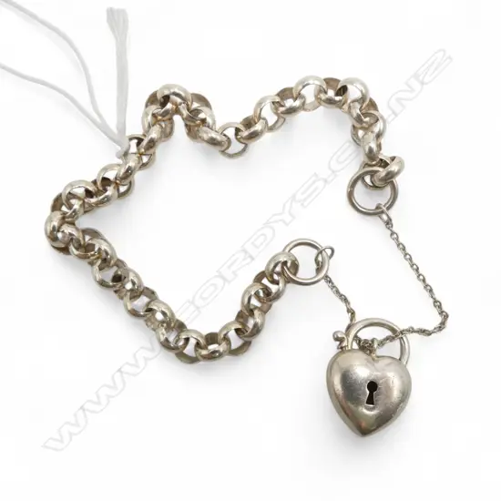 STG SILVER BRACELET w. HEART LOCKET 19.5gms
