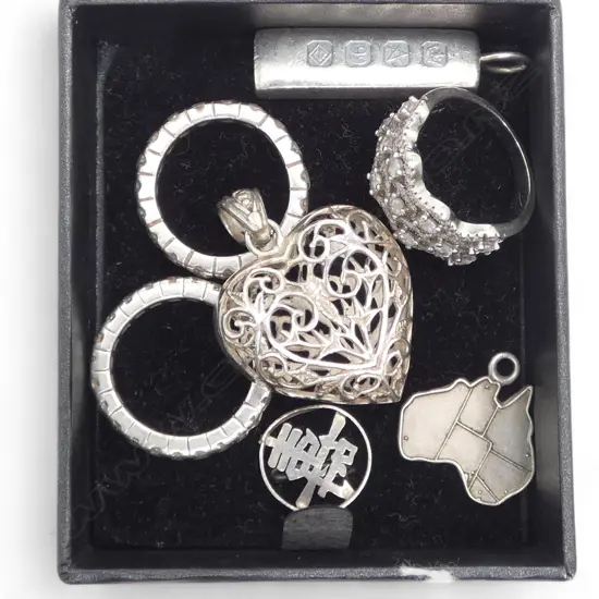 ASSORTED SILVER JEWELLERY 31.67gms