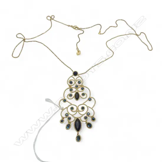 SWAROVSKI PENDANT + CHAIN