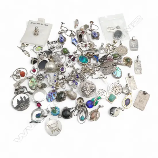 LGE COLLECTION VINTAGE SILVER CHARMS + PENDANTS ETC 145+gms