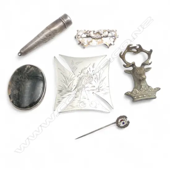 BAG OF 6 SILVER VINTAGE ITEMS: 3 brooches + pin + cigarette holder case