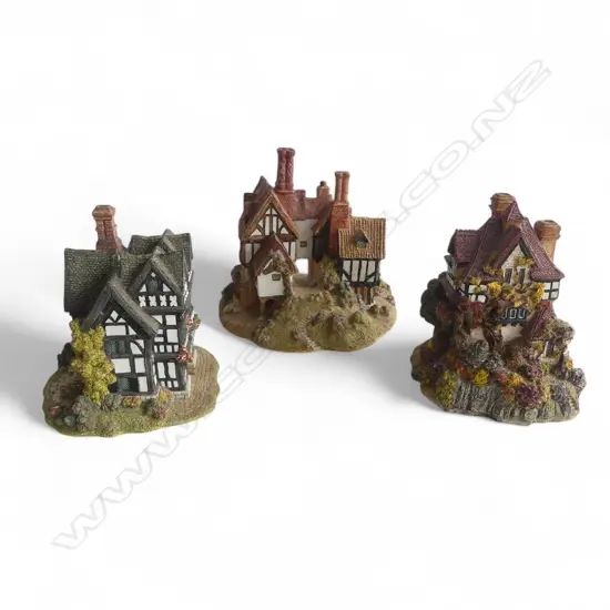 3 LILLIPUT TUDRIC HOUSES