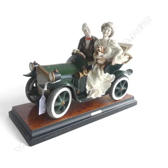 GIUSEPPE ARMANI FIGURE GROUP gentleman & lady in car W.315mm