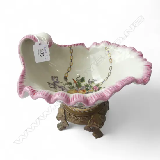 A SMALL WONG LEE PORCELAIN CENTREPIECE WITH GILT METAL BASE 200mm (H)