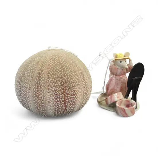 K.K. LADY MOUSE SMALL SCULPTURE + SEA URCHIN SHELL Dia.115mm