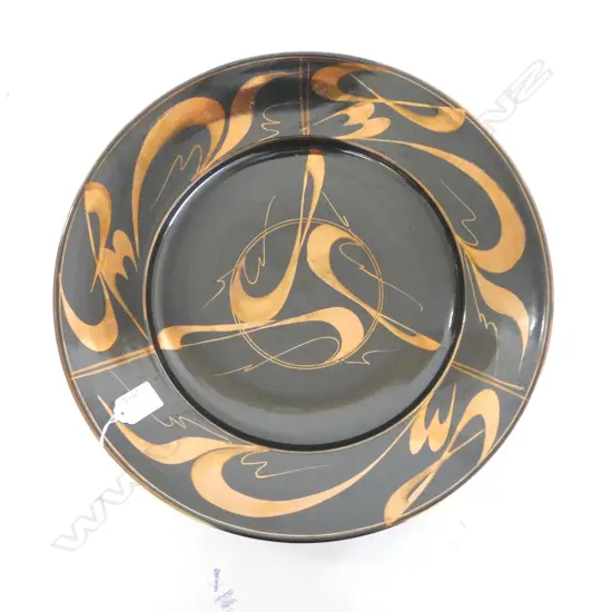 PETER COLLIS DISH Dia.400mm  gilt & red highlights