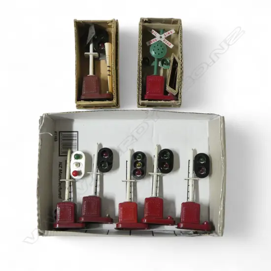 7 STANDARD MODEL SAKAI ELECTRIC RAILWAY CROSSING LIGHT SIGNALS