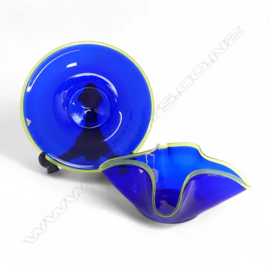 TWO ART GLASS VESSELS  CIRCULAR PLATTER ON STAND 345 mm (DIA) AND MATCHING HANDKERCHIEF SHAPED BOWL 120 x 310 mm