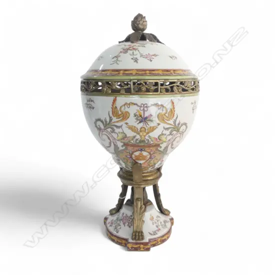 A LARGE WONG LEE PORCELAIN LIDDED URN WITH GILT METAL MOUNTS 535mm (H)
