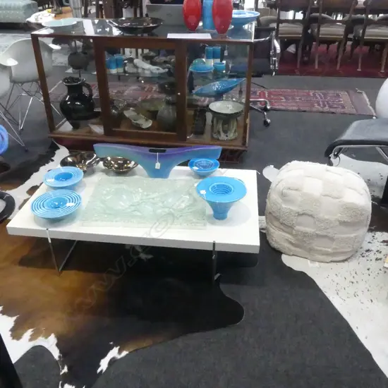 CONTEMPORARY WHITE LACQUER & CHROME STEEL COFFEE TABLE 700x1200x300mm + WHITE POUF