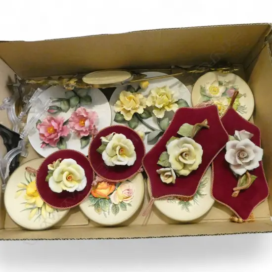 ASST. CAPODIMONTE WALL HANGING FLORAL PLATES & VELVET WALLHANGINGS