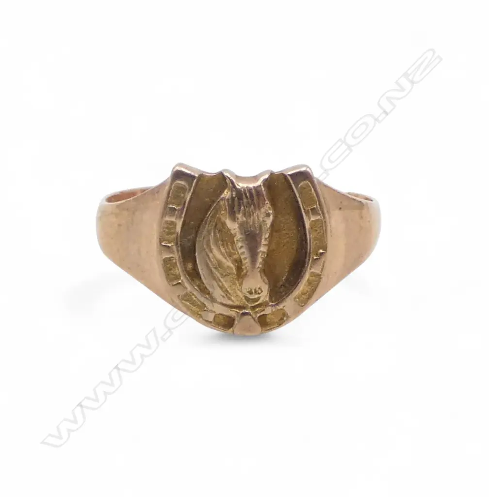 9CT GOLD HORSE SHOE SIGNET RING 3gms Image 1++