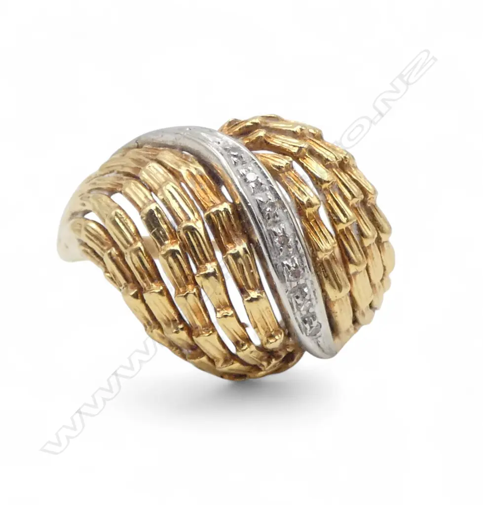 18ct GOLD & DIAMOND RING 6.95gms Image 1++