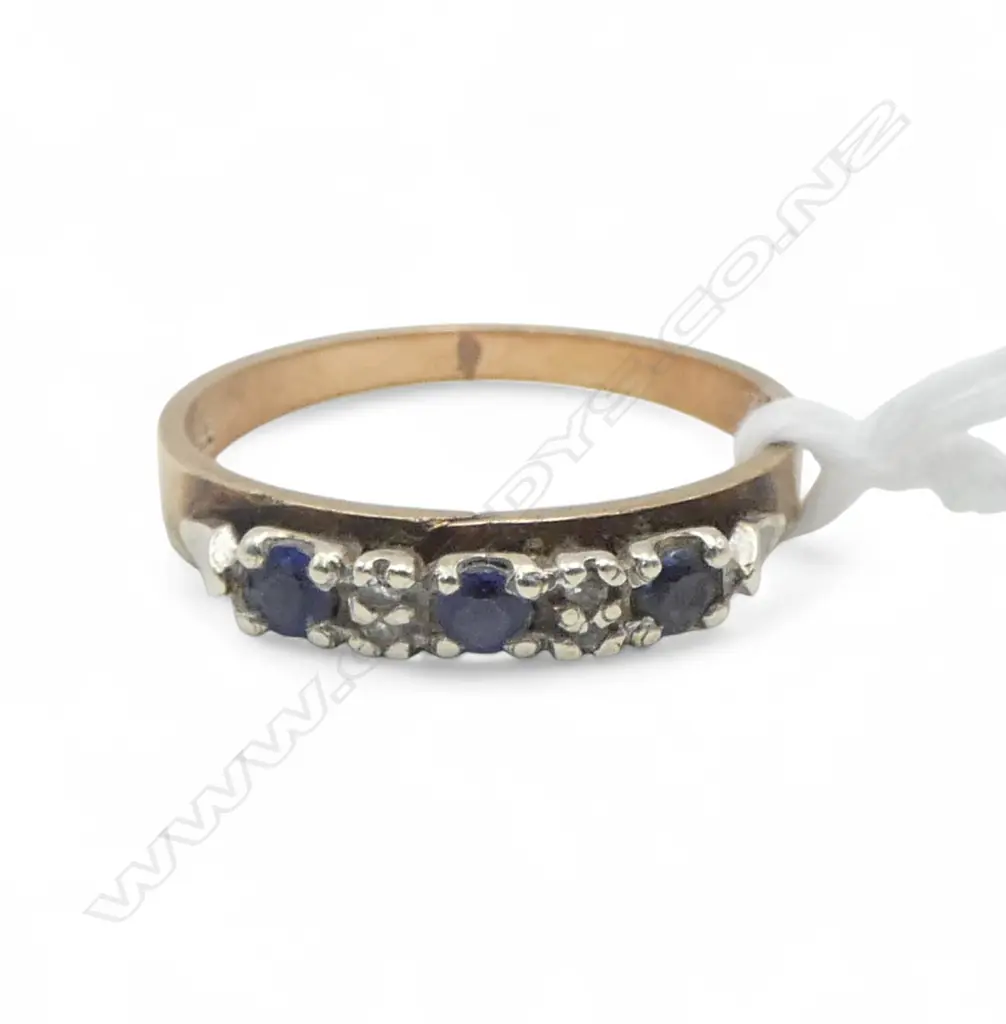 9CT GOLD DIAMOND AND SAPPHIRE RING 2.11gms Image 1++