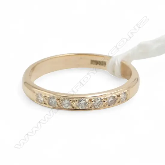 9ct GOLD 7 DIAMOND SET BAND RING 2.12gms SIZE M1/2
