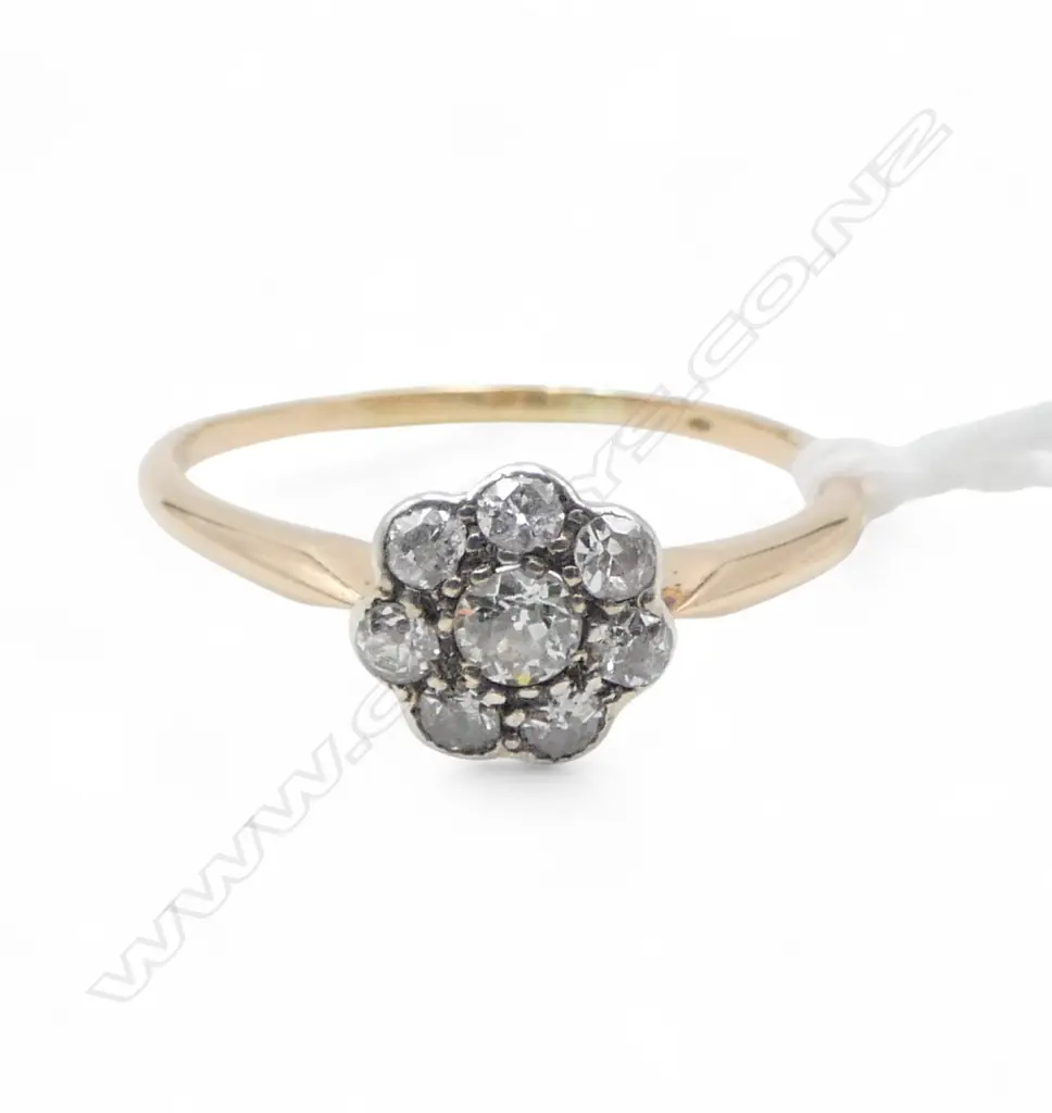 18ct GOLD & DIAMOND VINTAGE RING 1.98gms. w valuation $3979 Image 1++