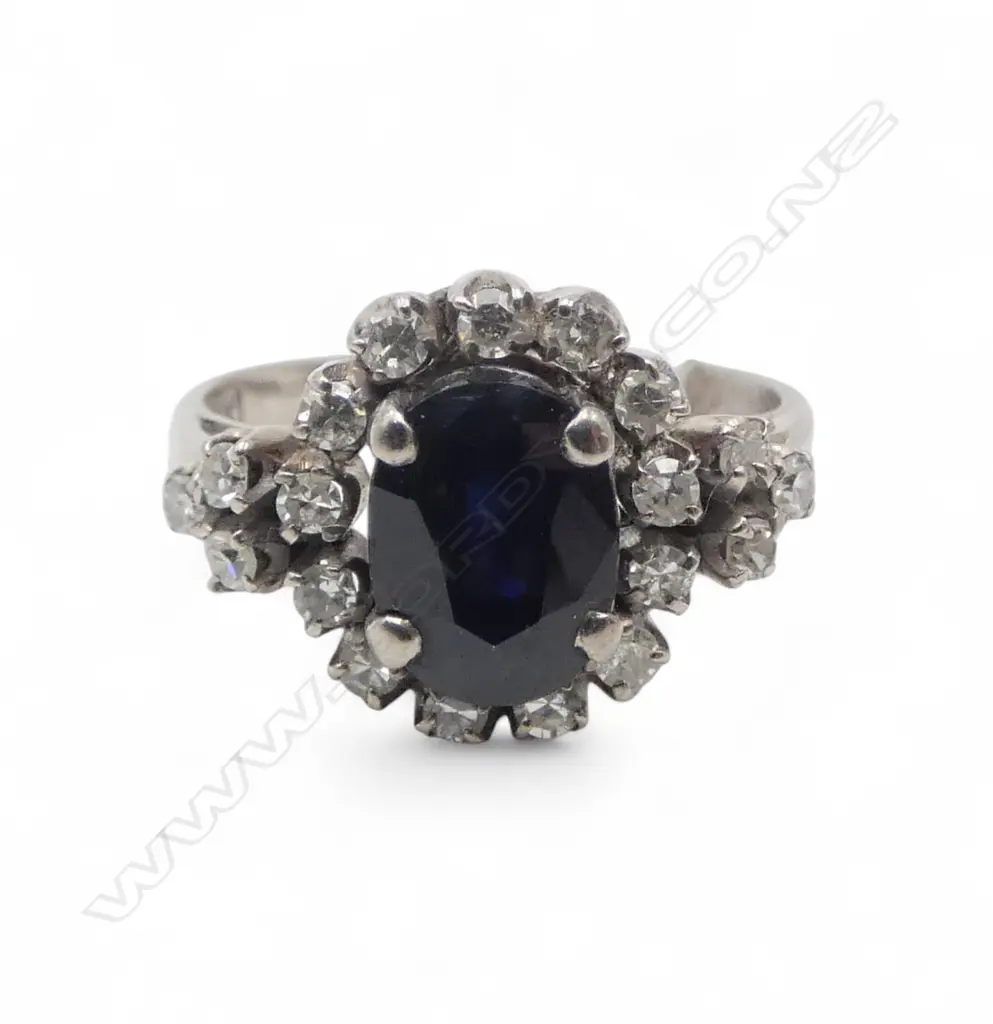 18CT WG DIAMOND & SAPPHIRE RING, 3.39gms Image 1++