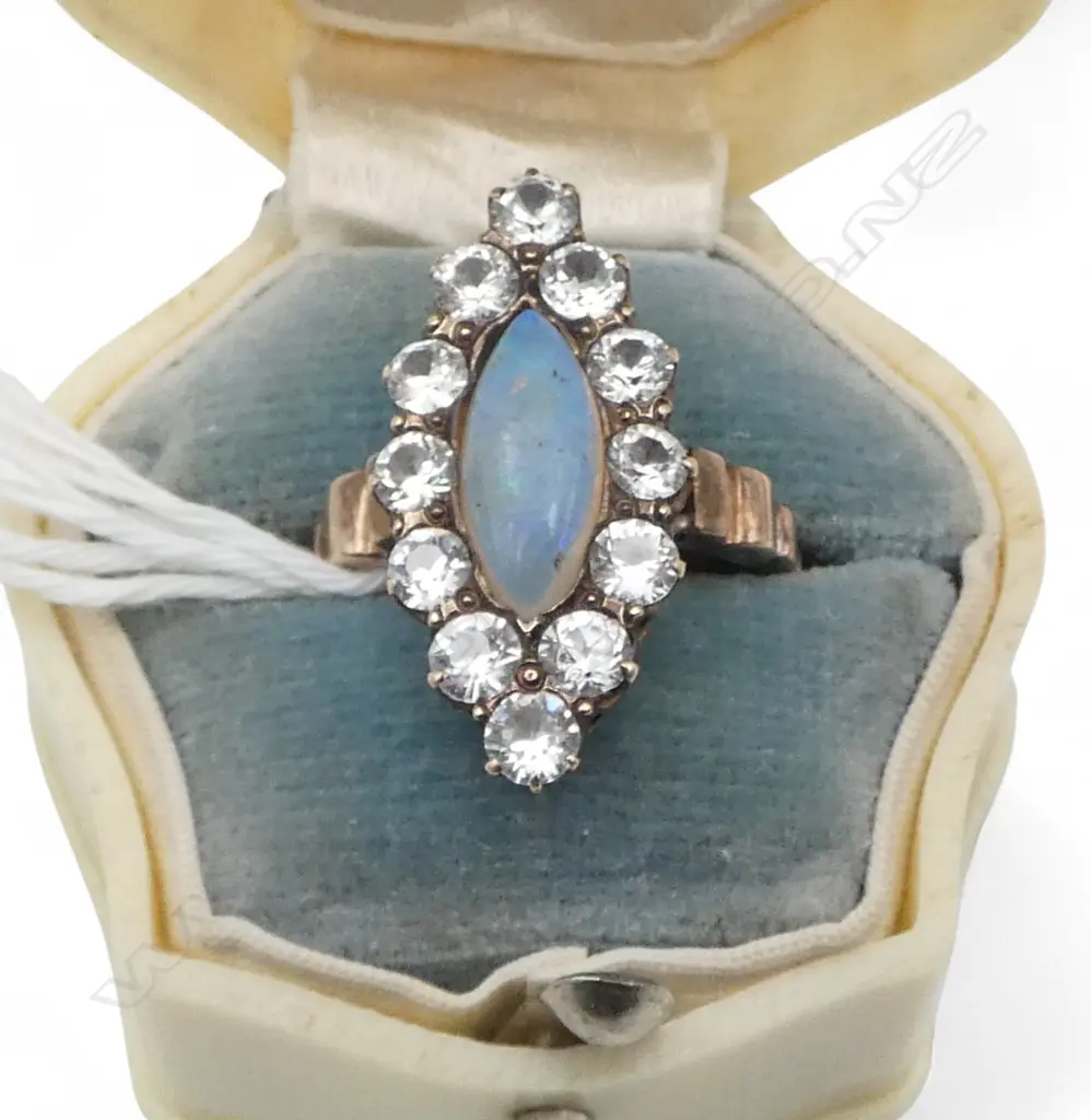 14CT GOLD OPAL AND WHITE STONE RING 3.05gms Image 1++