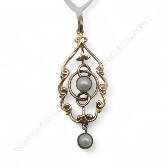 9CT GOLD AND PEARL PENDANT 1.81gms