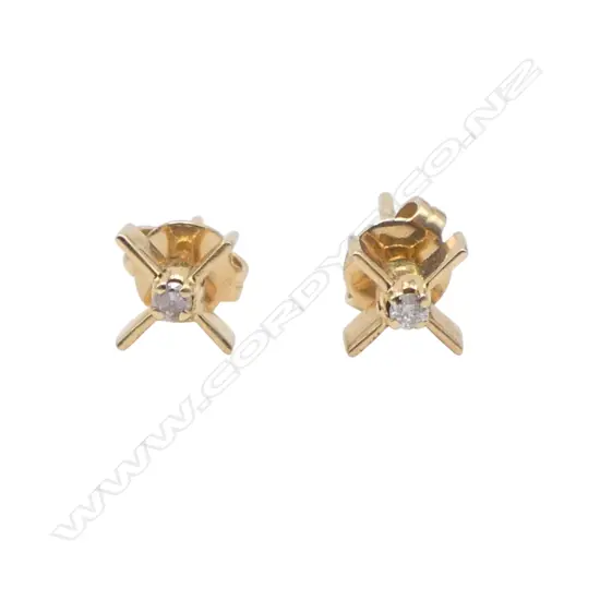 PR 18ct DIAMOND EAR STUDS