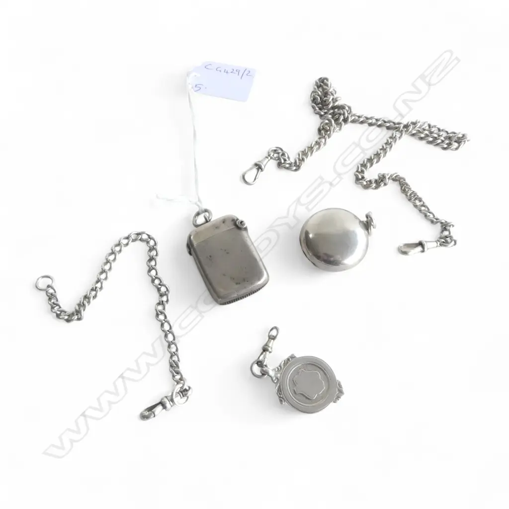 5 PCES STG SILVER; 2 CHAINS 460 / 190mm, VESTA, SOVEREIGN CASE, FOB 87gms Image 1++