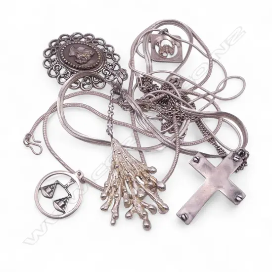 ASST. SILVER PENDANT NECKLACES, 49.38gm