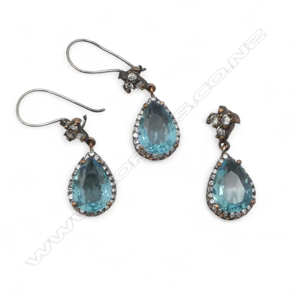 Vintage set of silver and blue stone drop earrings together with matching pendant Image 1++