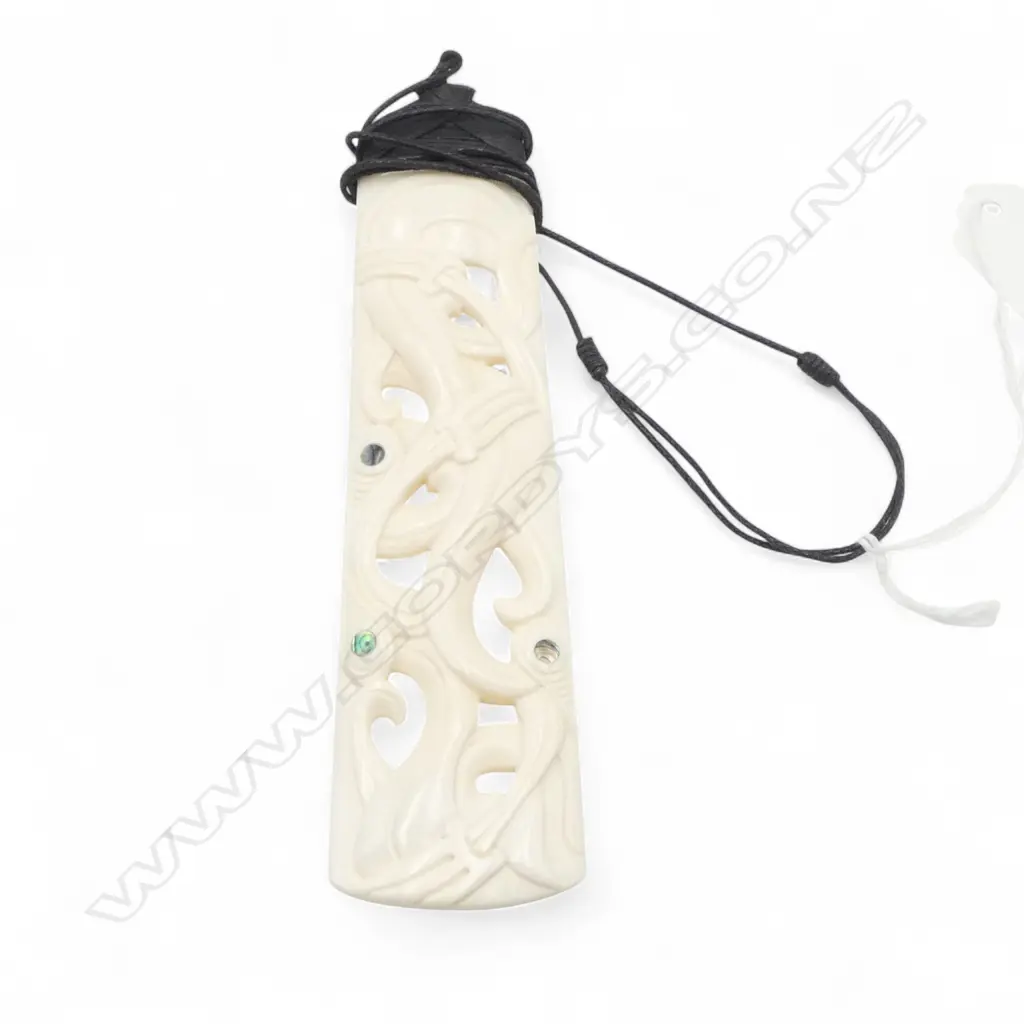 MAORI PENDANT NECKLACE (CARVED RESIN L.140mm) Image 1++
