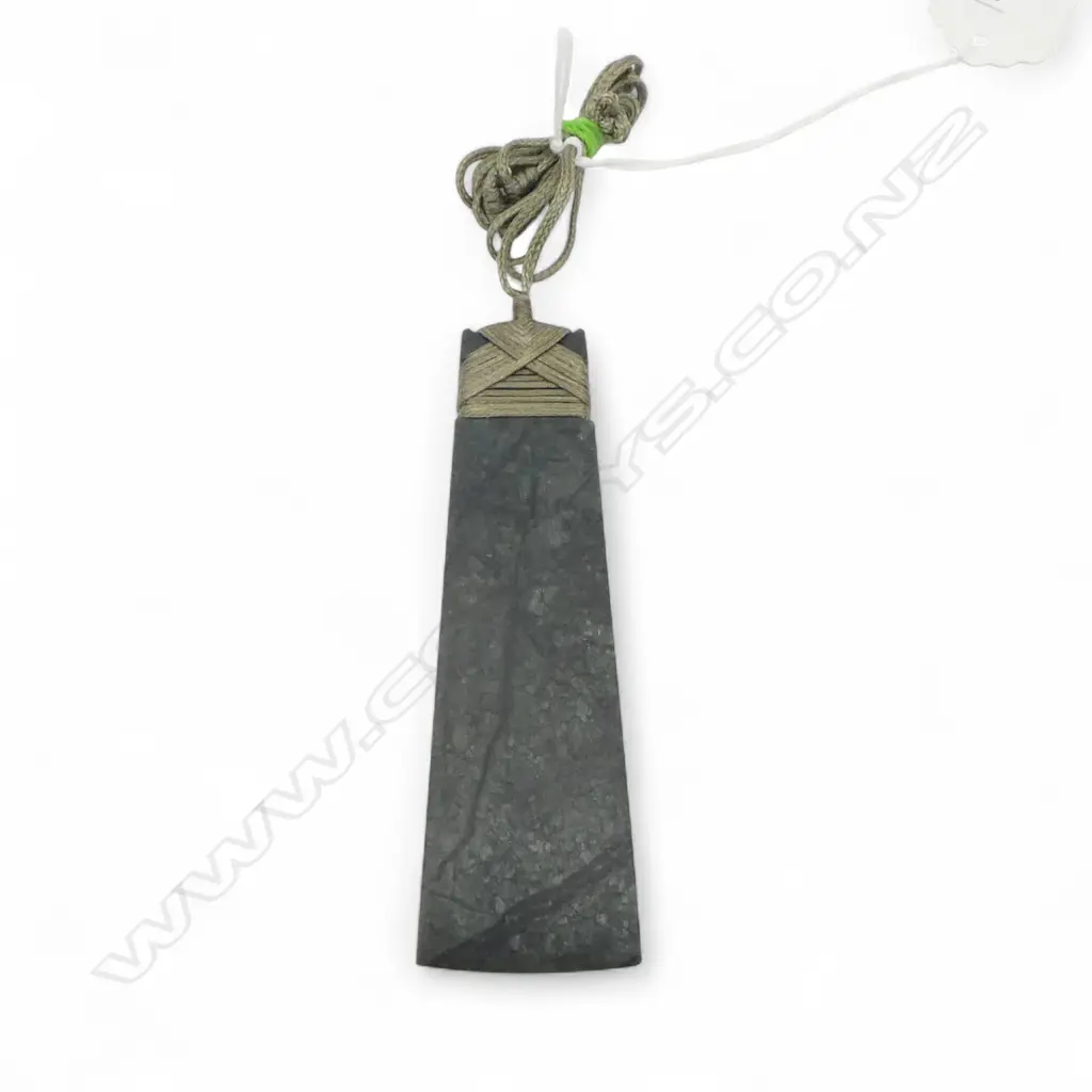 TANGIWAI POUNAMU HEI TOKI (with woven cord) L.105mm Image 1++
