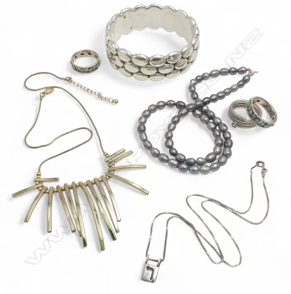 ASST. SILVER JEWELLERY & STRING GREY FRESHWATER PEARLS Image 1++