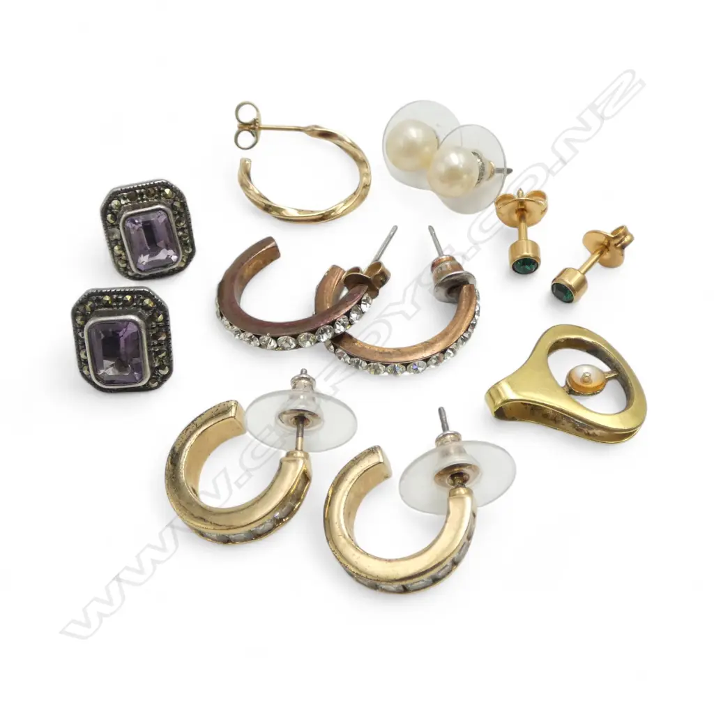 ASSORTED COSTUME EARRINGS & SILVER/AMETHYST/MARCASITE EARRINGS Image 1++