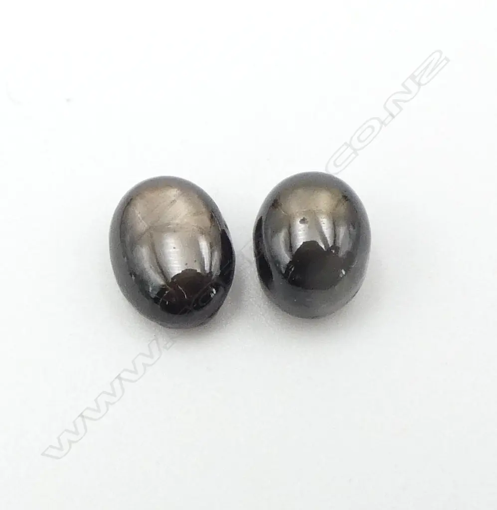 2 STAR SAPPHIRE CABOCHONS Image 1++
