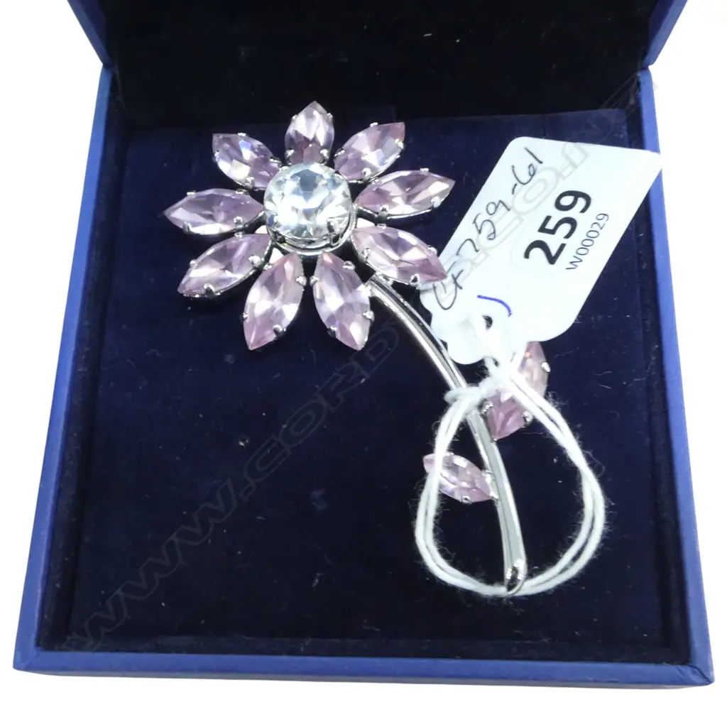 LRG SWAROVSKI CRYSTAL FLOWER BROOCH Image 1++
