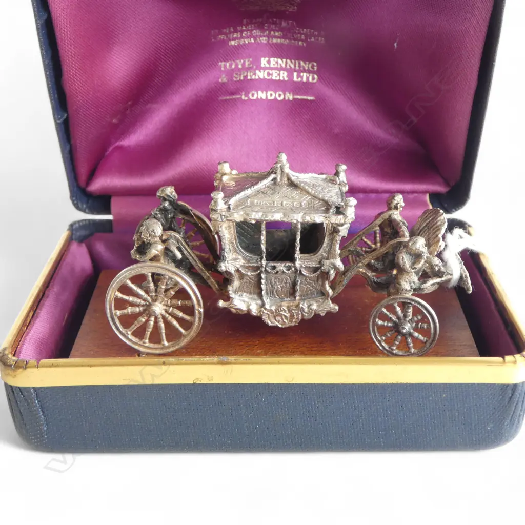 SILVER MINIATURE BRITISH ROYAL CORONATION COACH London 1977 by Toye Kenning & Spencer. Boxed Image 1++