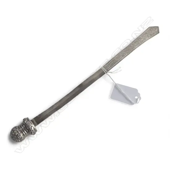 EASTERN SILVER LONG PAGE TURNER / BOOK MARK. Bats to the handle. Some calligraphy marks L.275m FAULTS