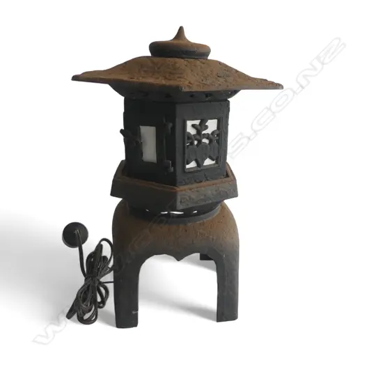 CAST IRON PAGODA LAMP H.370mm