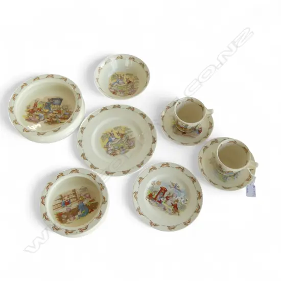 7 PCES ROYAL DOULTON BUNNYKINS + BOOK 