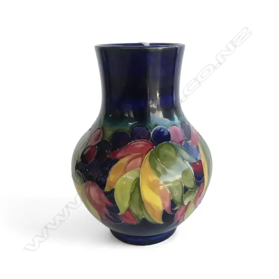 MOORCROFT LEAF & BERRY VASE H.210mm