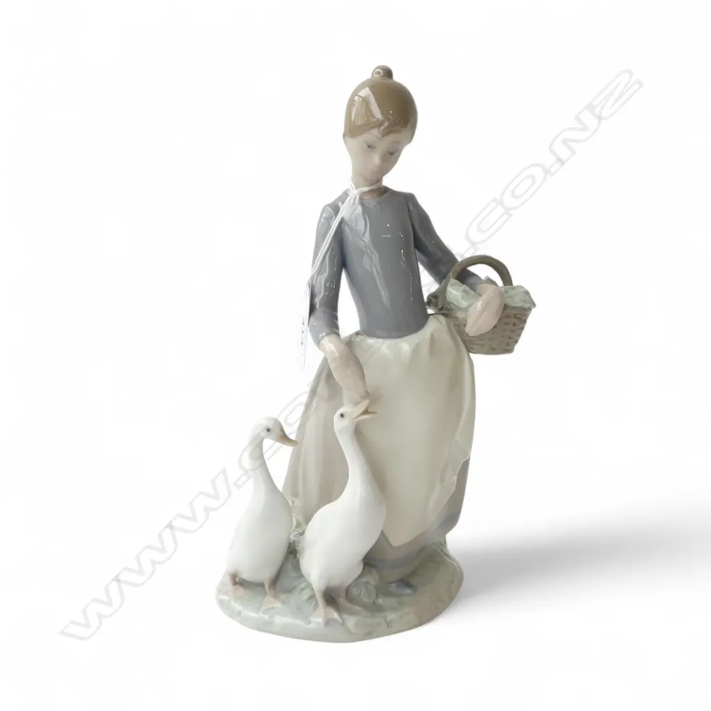 LLADRO GIRL w. 2 GEESE H.250mm Image 1++